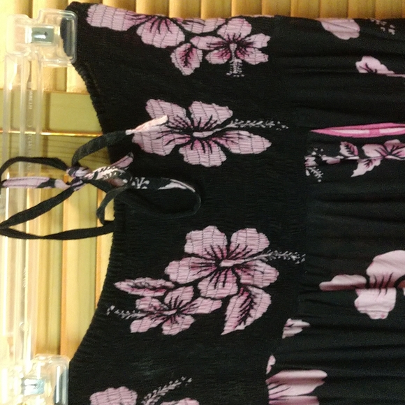 Authentic Hawaiian Black Tunic Or Dress With Lt. Pink Hibiscus From Maui, Hawaii - Picture 5 of 6